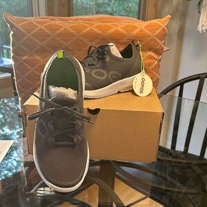 Men’s NWT OOFOS Charcoal Gray Sneakers – Size 10 (Fits Like 9.5)